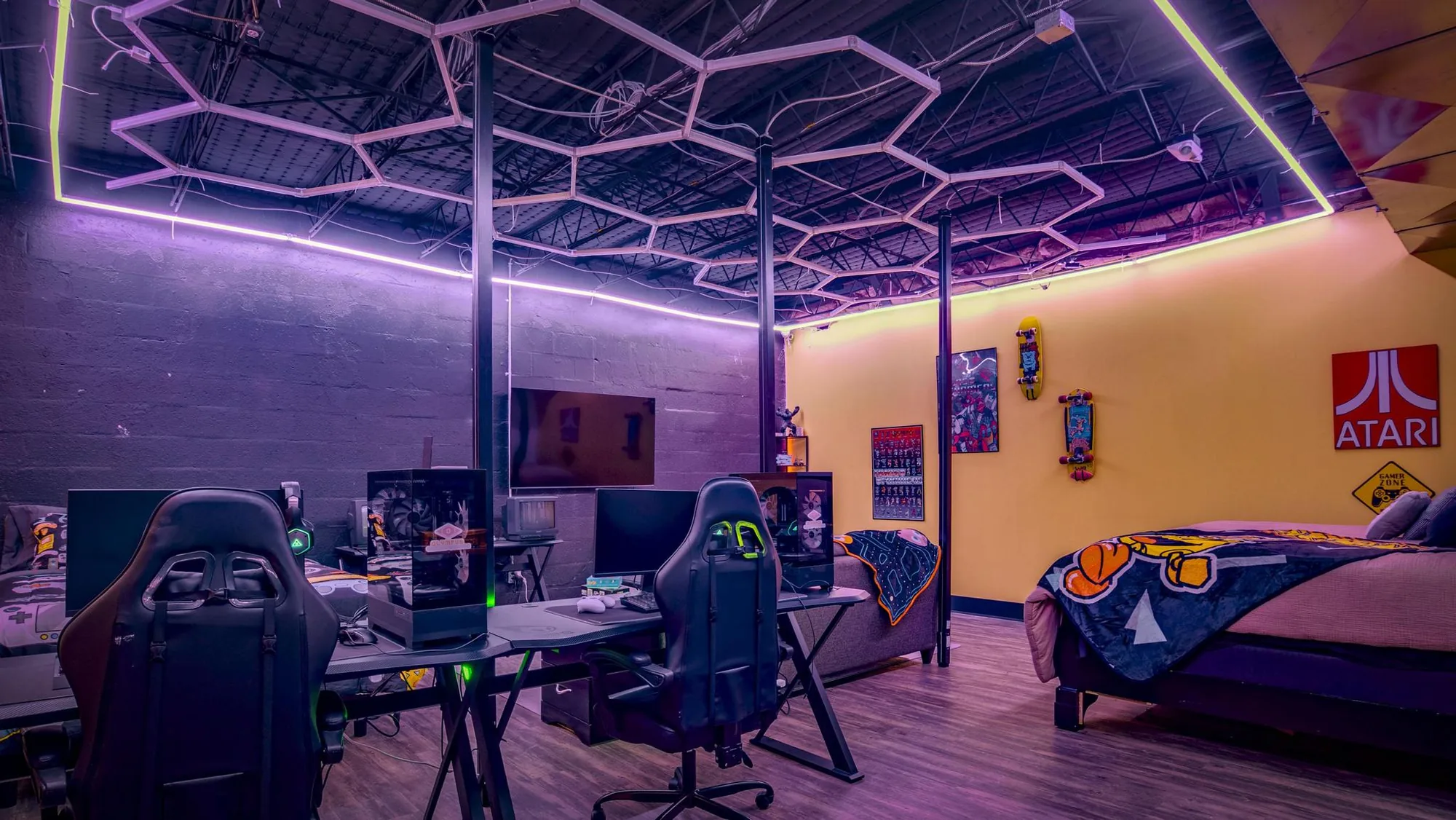 Retro themed overnight room with couch, PCs and hexagon lights