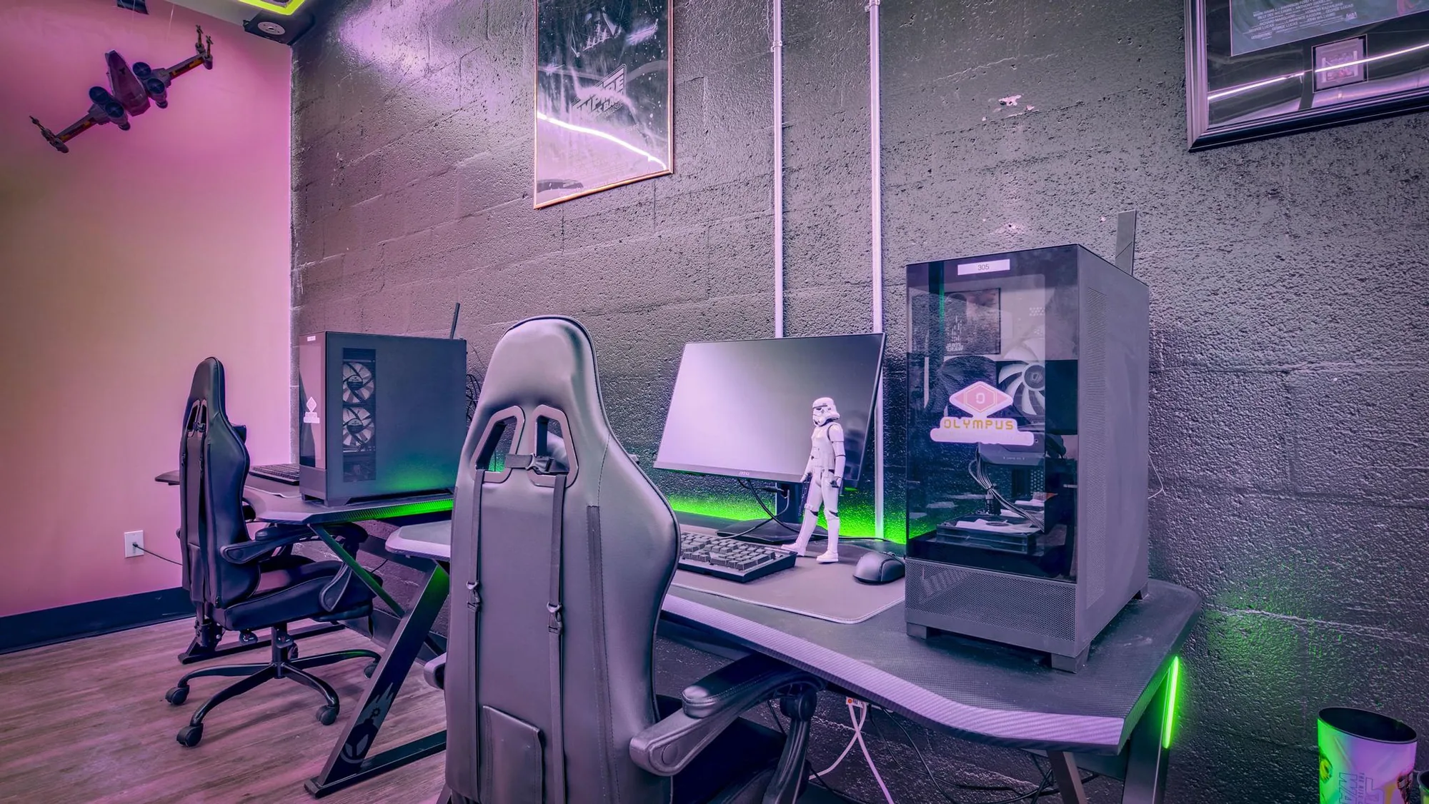 Gaming desk with stormtrooper helmet